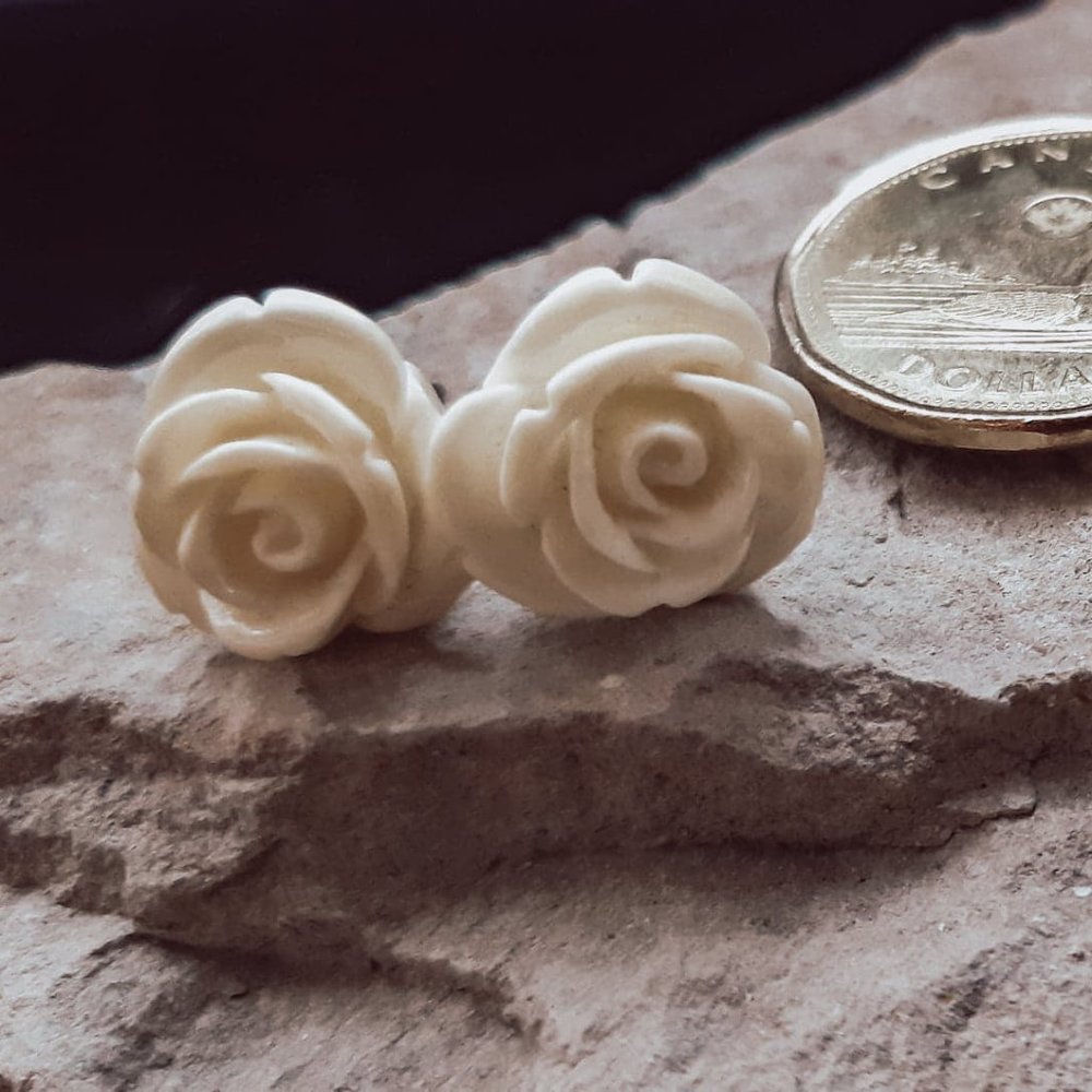 Rose Stud Earrings (1 Black Pair, 1 White Pair)